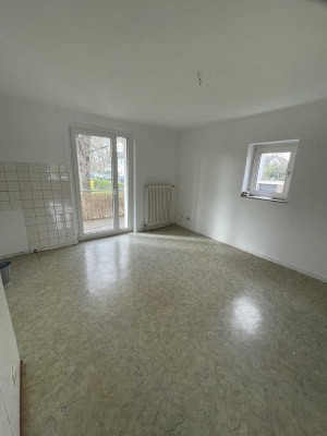 Provisionsfrei für Käufer ! EG-Wohnung mit Balkon und eigenem 90 qm großen Garten zu verkaufen