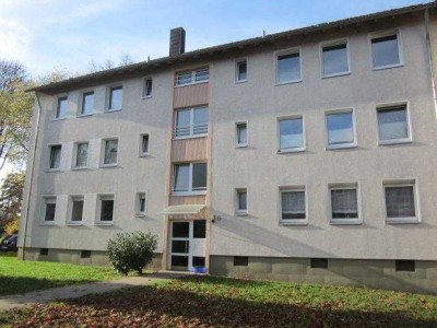 teilsanierte 2-Zi.-Wohnung im EG eines ruhigen Mehrfamilienhauses