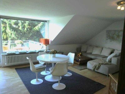 Provisions frei! Sanierte,, helle 3 Zimmer-Dachgeschoß Wohnung,Terrasse,Sauna,Schwimmbad, Garten.