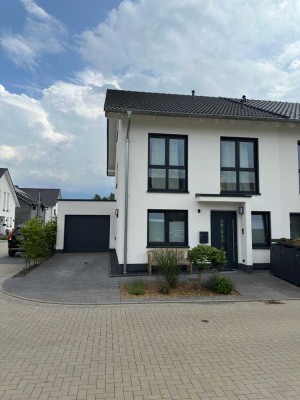Hochwertige DHH 136qm WFL. Baujahr 2022  Garage Garten