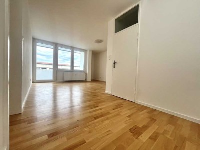 Erstbezug nach Kernsanierung – 4Zi. Neubaugleiche, sonnige Wohnung, Grenze Schwabing, EBK und Balkon