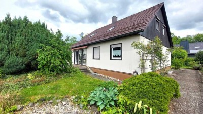 Schönes Einfamilienhaus in gefragter Wohnlage, großzügiger Garten, separate Einzelgarage