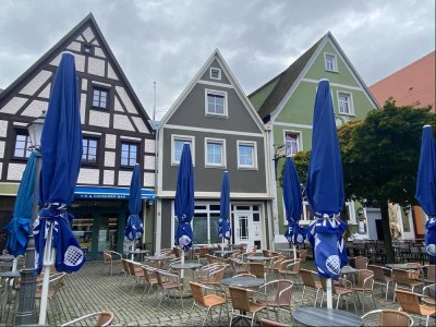 Haus mit Nebengebäude & Scheune