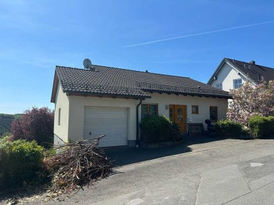 Freistehendes Einfamilienhaus mit Garage in attraktiver Lage von Siegen-Breitenbach