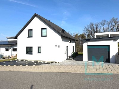 Ruhig gelegenes Einfamilienhaus (KFW55) mit Garten und Garage / Festpreis!!!