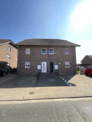 Schönes Mehrfamilienhaus mit 3 Wohneinheiten in Heinsberg-Laffeld