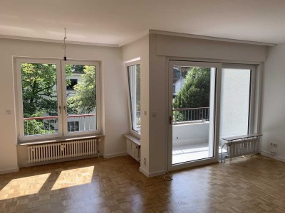 Neuwertige 1-Zimmer-Wohnung mit schönem Balkon am Victoriapark in Kronberg am Taunus