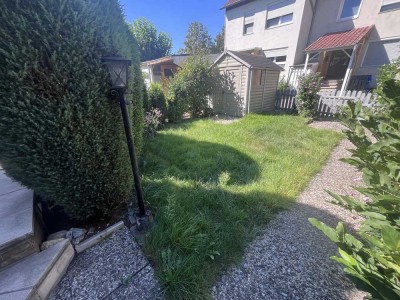 Tolle Lage ! Gepflegtes Haus ! Terrasse ! Balkon ! PKW-EP