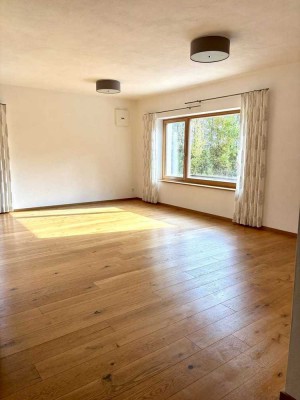 Exklusiv ausgestattetes Einfamilienhaus mit großem Garten und privater Werkstatt