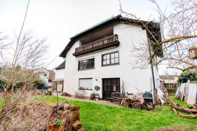 Zweifamilienhaus mit viel Potenzial in ruhiger Lage