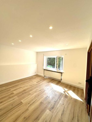 Moderne, große Wohnung mit zwei Bäder und Garage - !!!Teilbar in zwei Wohnungen!!!