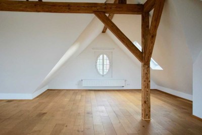 Vier-Zimmer-Maisonettewohnung mit Blick über die Stadt