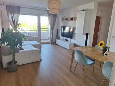 Möblierte 4-Zimmer-WG mit Pool, Garage & allem inklusive Ab September zu vermieten!