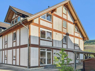 Lösnich: Einzigartige Drei-Zimmer-Dachgeschosswohnung in Doppelhaushälfte – Traumhafte Aussicht!