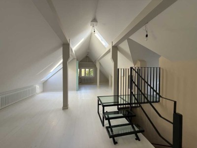 Modernes Open Loft Living in repräsentativer Villa!