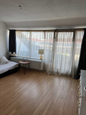 Dachgeschoss Appartment sehr hell mit Balkon in Köln-Weiß