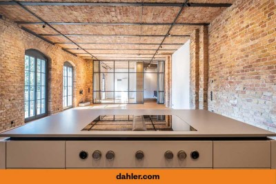 Kuratiertes Design-Loft mit Einliegerbereich & Terrasse