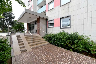 Helle, frisch sanierte 4 Zimmer Wohnung mit 2 Balkonen