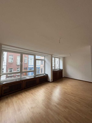 schöne 5-Zimmer Wohnung mit Garten im Frankenberger Viertel ab dem 01.02. zu vermieten.