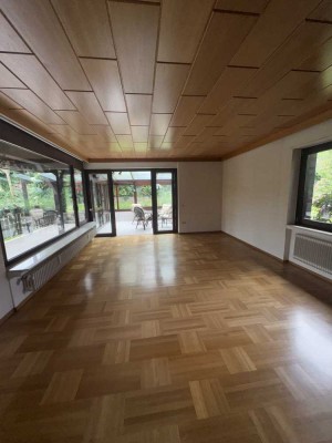 **Rastatt-Rauental, Einfamilienhaus mit Souterrainwohnung und großzügigem Grundstück zu verkaufen**