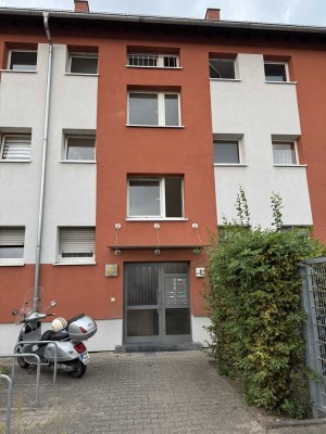 2 Zimmer Küche Bad neuwertiger Zustand neue Küche super Schnitt Wohnung in 65474 Bischofsheim