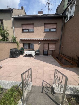 Vollständig renoviertes 5-Zimmer-Haus mit Einbauküche in Frechen
