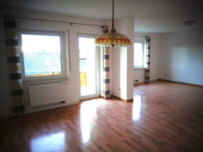 Ruhige 4-Zimmer-Wohnung mit Balkon/Terrasse und EBK in Kupferzell