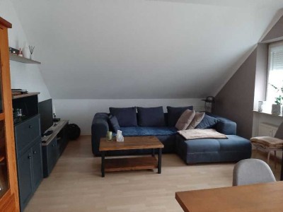 Nette 2 Zi.Wohnung im DG mit Balkon