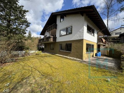 Einfamilienhaus mit Einliegerwohnung und Doppelgarage in sehr ruhiger Lage (Großer Garten)