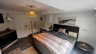 Schönes möbliertes 1,5 Zimmer Apartment mit separatem Eingang und eigener Terrasse