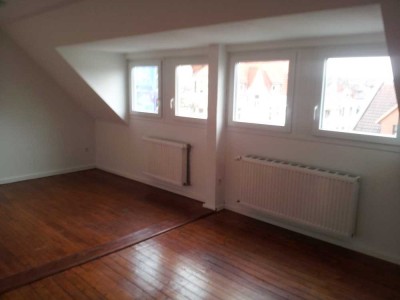 Ansprechende und vollst. renovierte 3-Zimmer-Maisonette-Wohnung mit geh. Innenausstattung