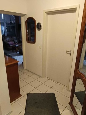 Freundliche und gepflegte 2-Zimmer-Dachgeschosswohnung mit geh. Innenausstattung mit Balkon