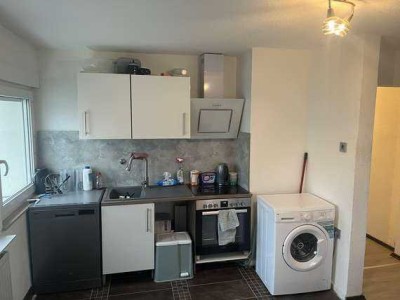 Exklusive, sanierte 2,5-Zimmer-Hochparterre-Wohnung mit Balkon und Einbauküche in Blumberg