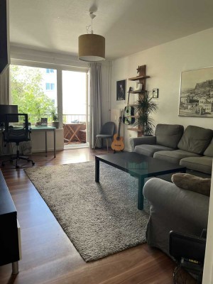 Stilvolle 2-Zimmer-Wohnung mit Balkon und EBK in Berlin Tiergarten. Möblierung optional!