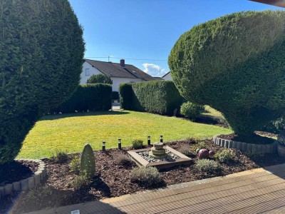 800 € - 95 m² - 4.0 Zi. incl. großer Terrasse und Garage, Stellplatz, EK, Gartennutzung