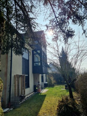 Modernisiertes Mehrfamilienhaus am Stadtrand mit Fußbodenheizung und Doppelgarage