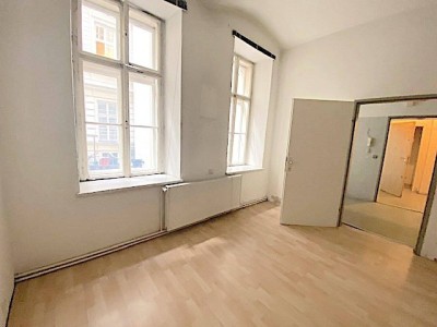 PROVISIONSFREI VOM EIGENTÜMER! UNSANIERTE 2-ZIMMER ALTBAUWOHNUNG NÄHE FRANZ-JOSEFS-BAHNHOF!