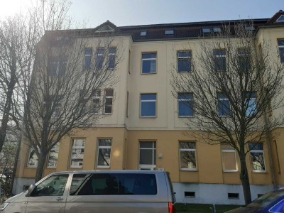 Moderne, helle 4-Zimmer-Wohnung mit Tageslichtbad sucht neue Mitbewohner