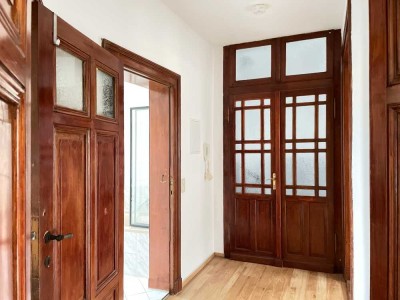 Altbauwohnung mit wunderschönen Holztüren!