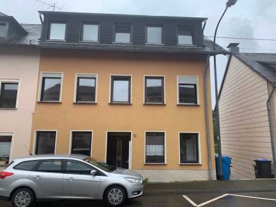 Gepflegte Dachgeschosswohnung mit Balkon in Waxweiler