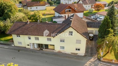 Großzügiges Mehrfamilienhaus mit drei Wohneinheiten + Gewerbe und idyllischem Garten