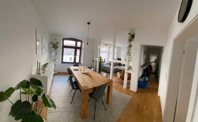 Helle und zentrale 4,5 Zimmer- Wohnung auf 2 Etagen in ruhiger Straße