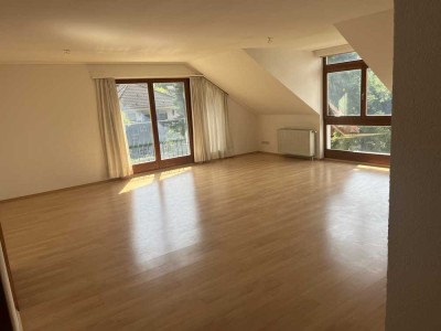 Helle, hochwertige und geräumige 4 DG Wohnung
