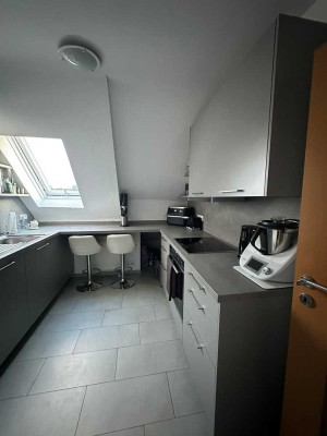 Gemütliche 5-Raum-Wohnung auf 2 Ebenen (OG und Dachgeschoss mit Einbauküche in Altwarmbüchen Zentrum