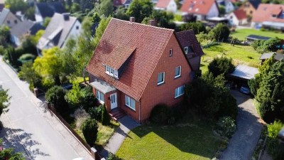 Gepflegtes Zweifamilienhaus mit Garten in ruhiger Lage
