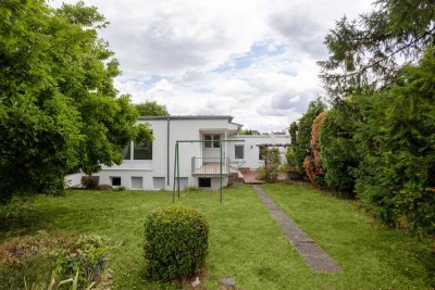 Großzügiger Bungalow mit modernem Komfort und Blick ins Grüne