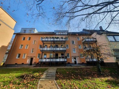 Zum 15.12: 2-Zimmer plus Wohnküche mit großem Balkon, Übernahme EBK möglich