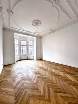 Erstbezug - Tolle Wohnung mit original historischen Stuckelementen