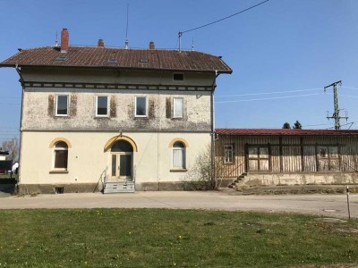 Bahnhof für Liebhaber oder Handwerker in Tannheim