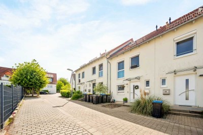 Ansprechendes und neuwertiges Reihenhaus mit gehobener Ausstattung, Keller und EBK in Karben